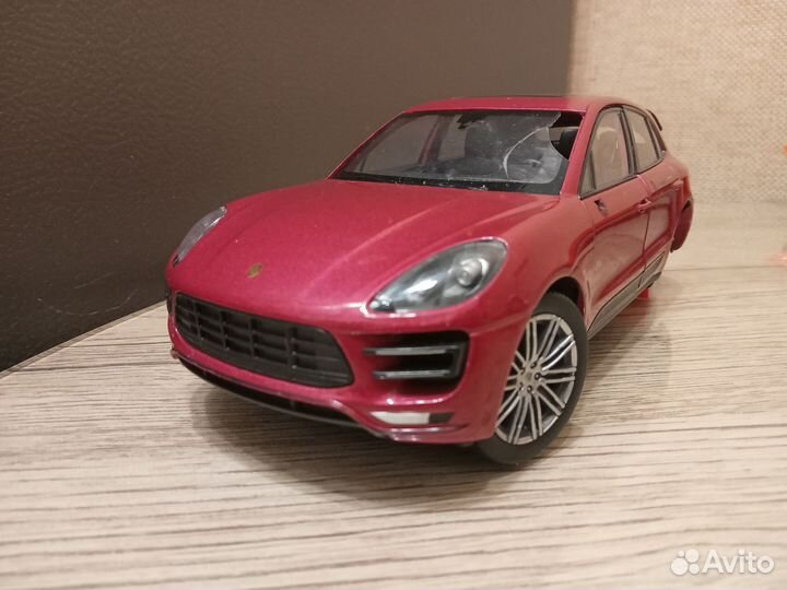 Модель автомобиля 1 24