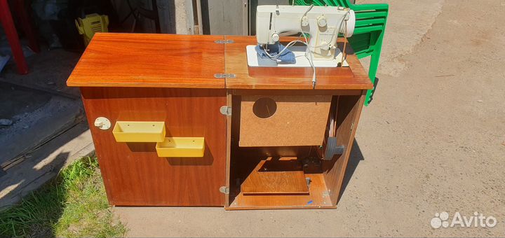 Механическая швейная машинка чайка 142 м