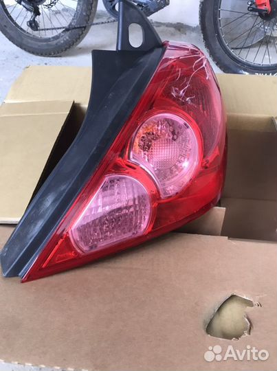 Задний фонарь Nissan Tiida