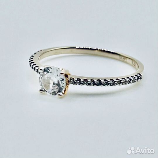 Золотое кольцо с камнем