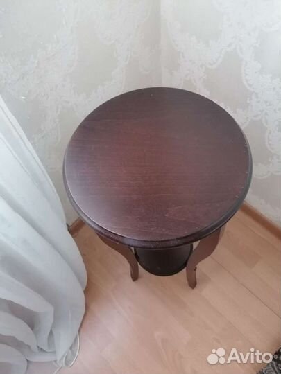 Подставка под цветы из дерева