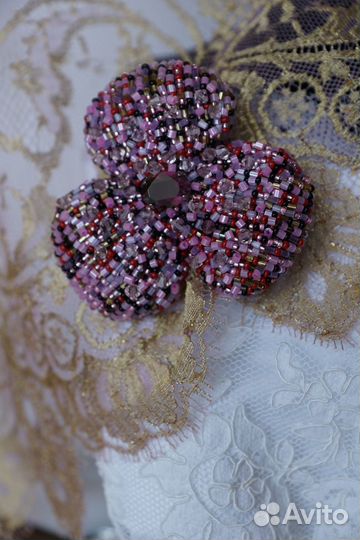 Вышитая брошь 