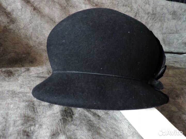 Шляпки женские и шапка из каракуля