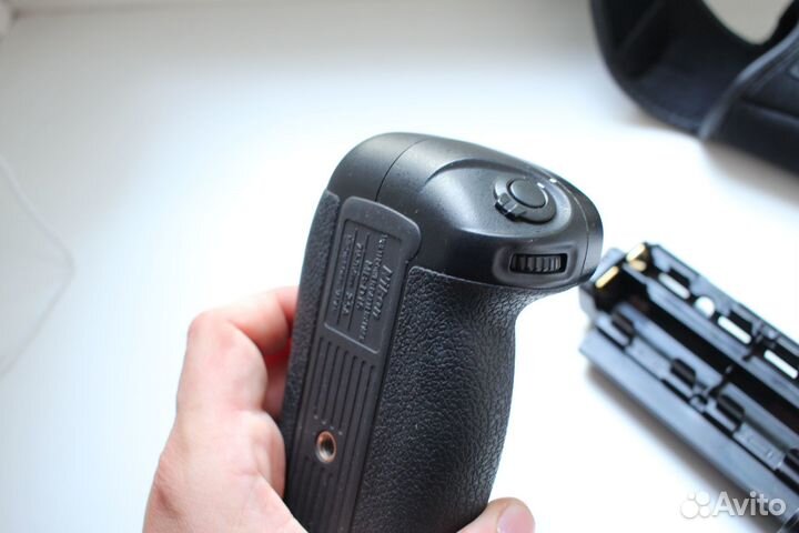 Универсальный батарейный блок MB-D16 для nikonD750