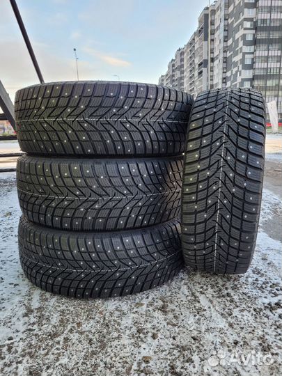 Armstrong Ski-Trac S 215/60 R16