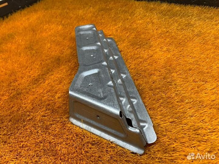 Защита выпускного коллектора Audi A5 8T cdnc 2010