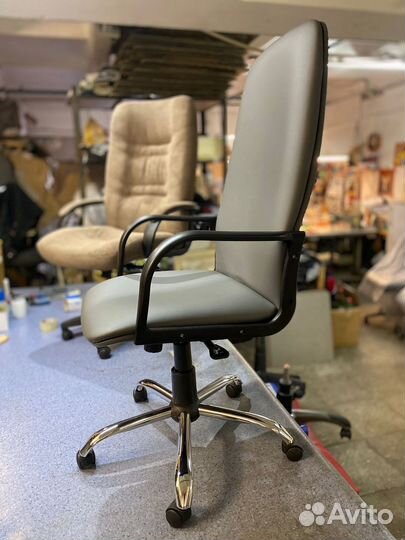 Офисное кресло