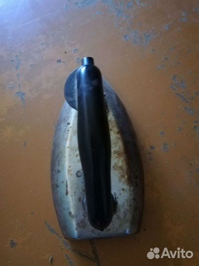 Чугунный утюг, Бидон, орешница