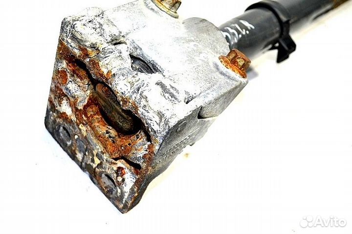 Кронштейн крыла ведущего моста, задний правый volv