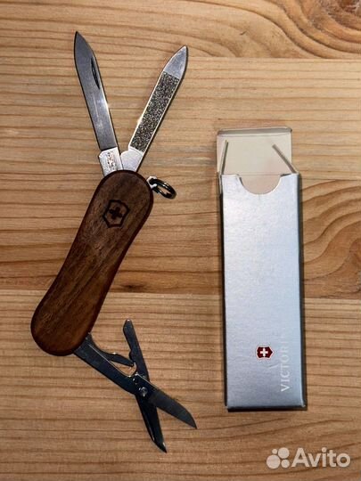 Нож victorinox EvoWood 81 (0.6421.63)