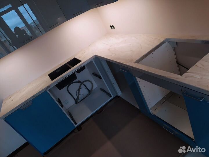 Встроенная столешница из камня м2