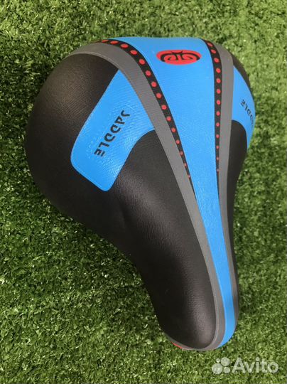 Седло новое для велосипеда