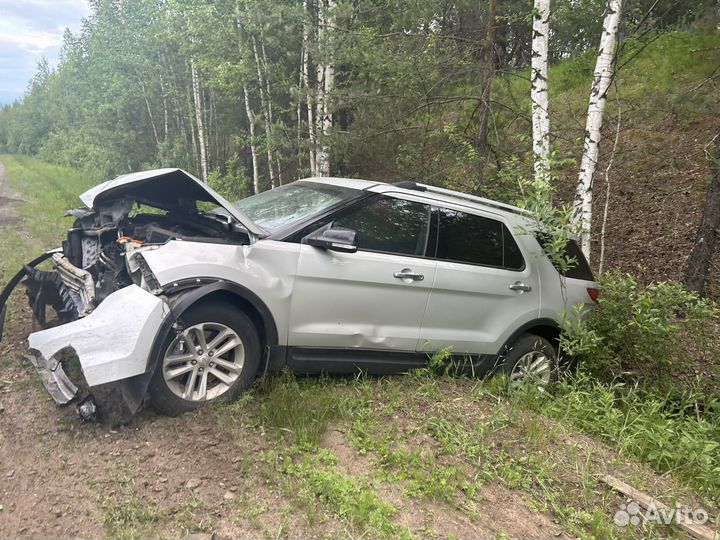 Ford Explorer 3.5 AT, 2014, битый, 250 000 км