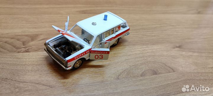 Модель машинки СССР Волга газ-24