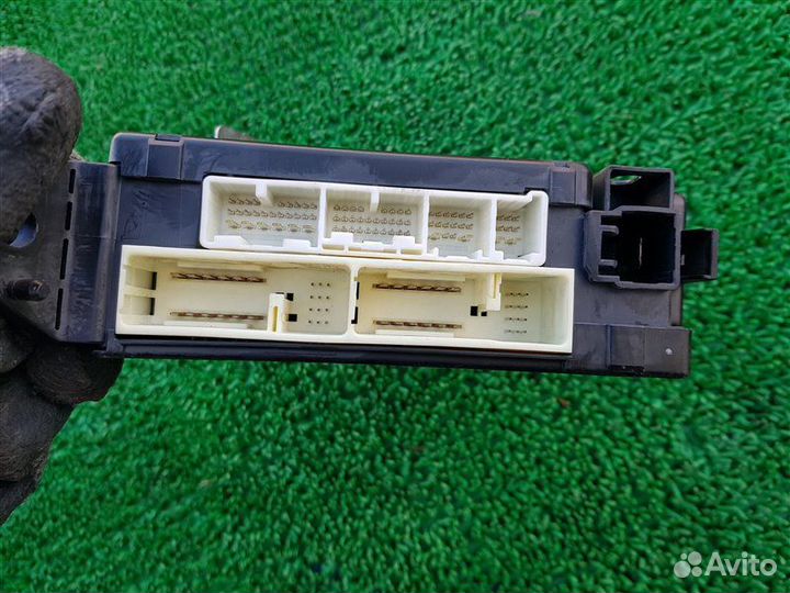 Блок предохранителей Toyota Sequoia