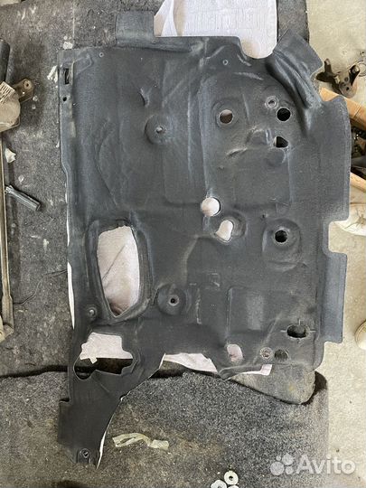 Шумоизоляция двери Audi A8 D3