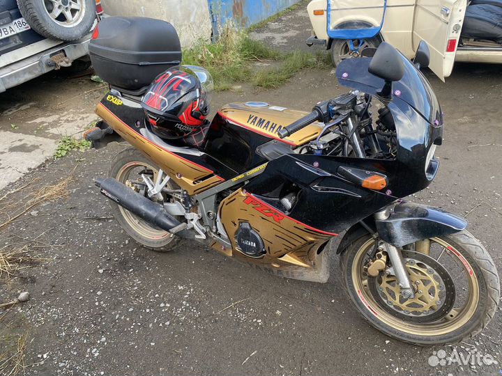 Yamaha FZR250