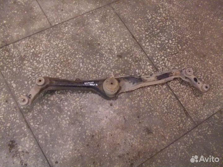 Опора двигателя передняя (Volkswagen Golf)