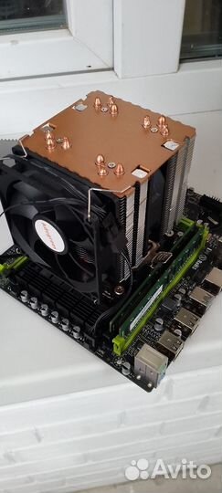 Материнская плата с процессором и памятью