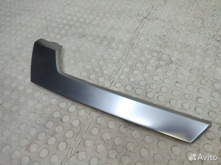 Молдинг решетки радиатора правый Mitsubishi