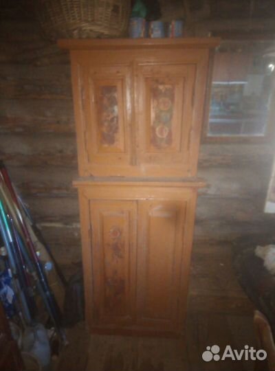 Старинный шкаф