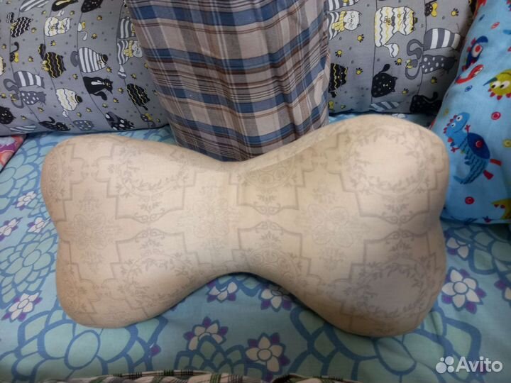 Подушка под голову в автомобиле