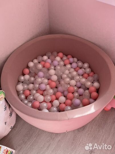 Сухой бассейн с шариками
