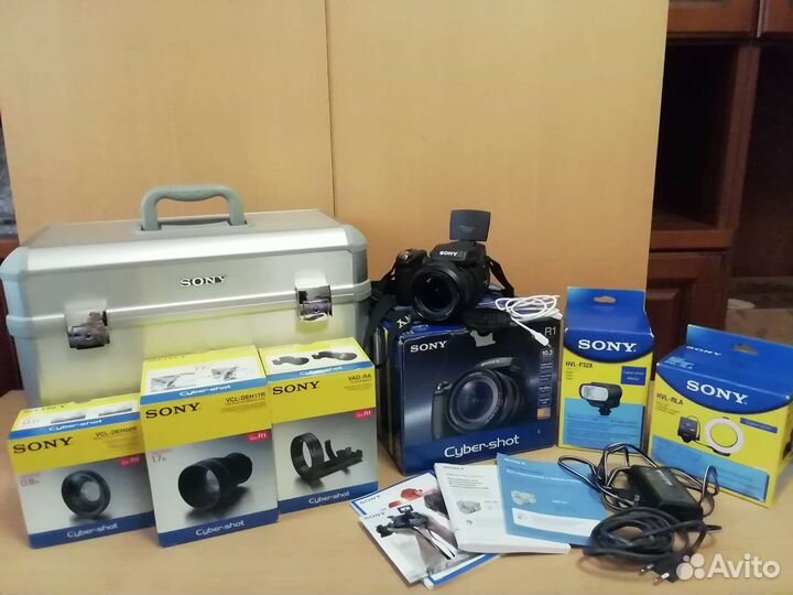Sony Cyber-Shot DSC-R1 с комплектом принадлежн