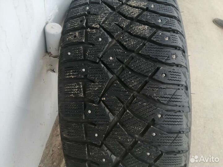 Nitto Therma Spike 215/50 R17