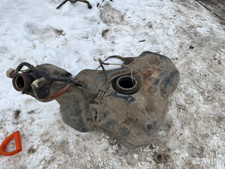 Бензобак топлвиный бак Passat b3 Volkswagen