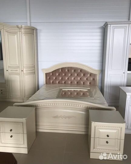 Спальный гарнитур