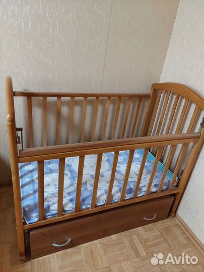 Детская кроватка с матрасом