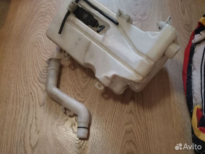 Бачок омывателя Митсубиси colt