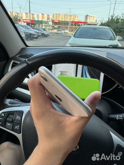 iPhone SE, 64 ГБ