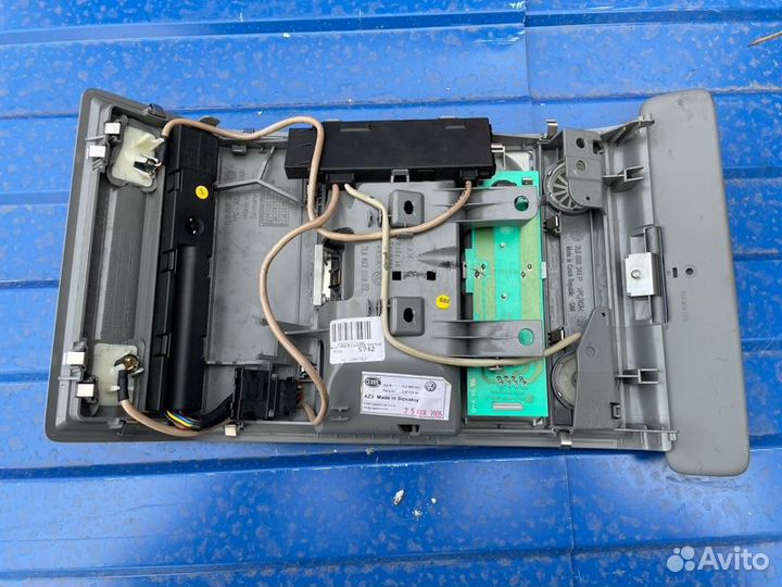 Плафон подсветки салона Volkswagen Touareg 7L
