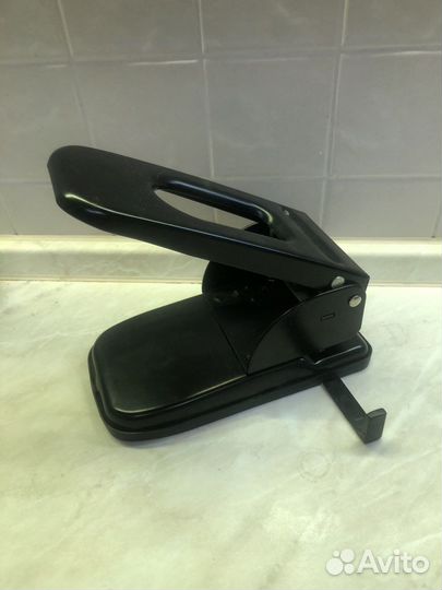 Дырокол до 100листов