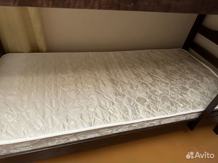 Двухъярусная кровать