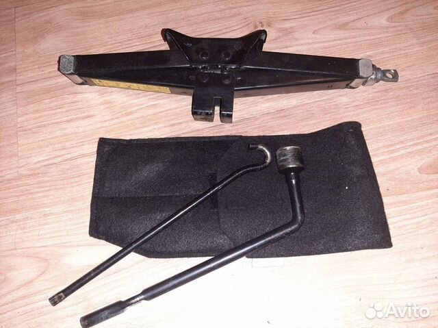 Домкрат винтовой