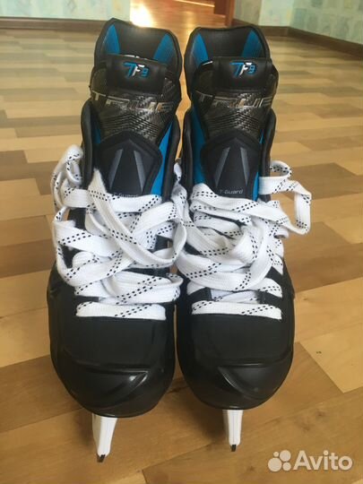Продаю коньки хоккейные true