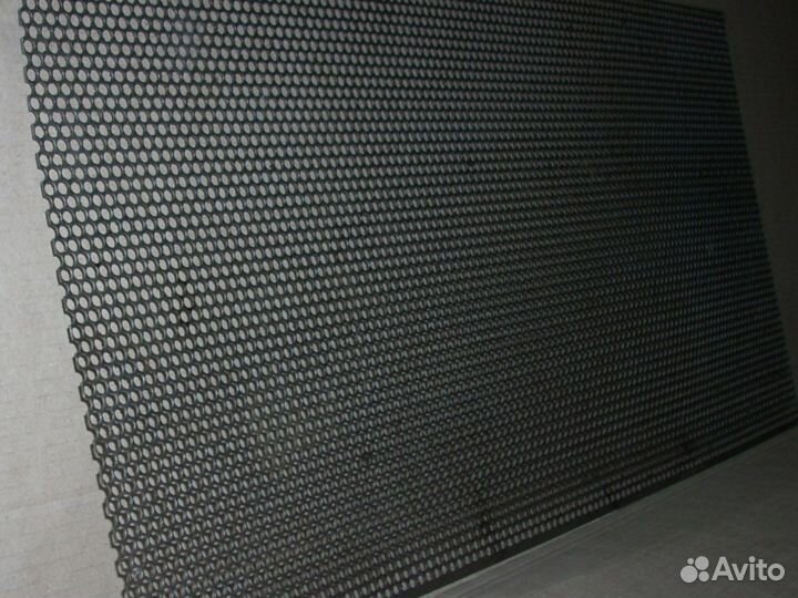 Решетка защитная для акустических систем