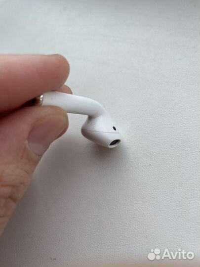 Airpods оригинальный правый наушник б/у