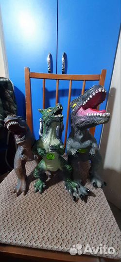 Три больших динозавра, одним лотом