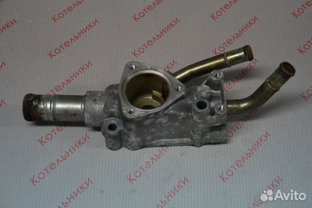 Nissan 11061-AU300 Корпус термостата