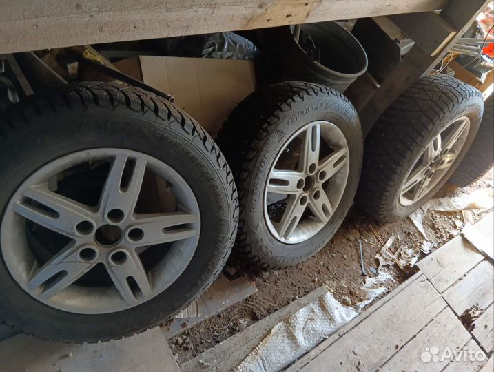 Goodyear Ultragrip 600 195/65 R15 95T