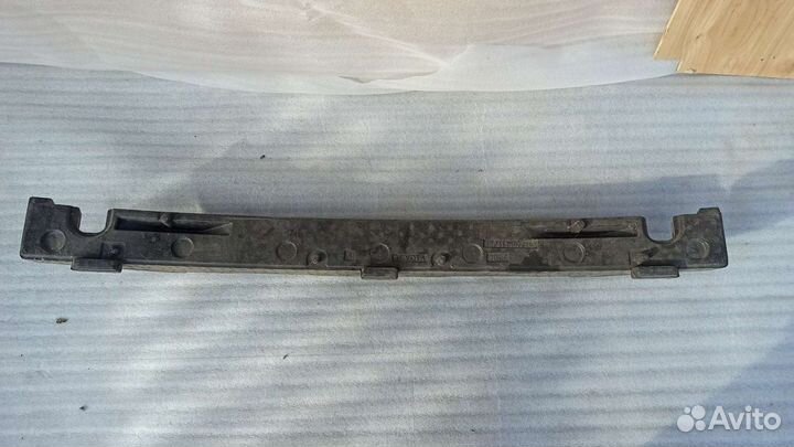 Абсорбер переднего бампера Toyota Corolla 180