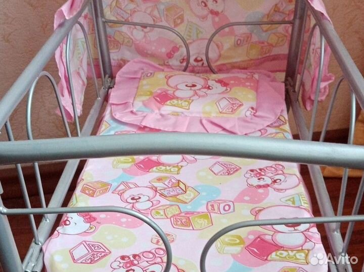 Детская кроватка для кукол
