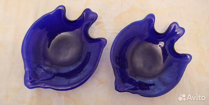 Тарелки из синего стекла