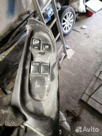 Кнопка стеклоподъемника Nissan Almera N16