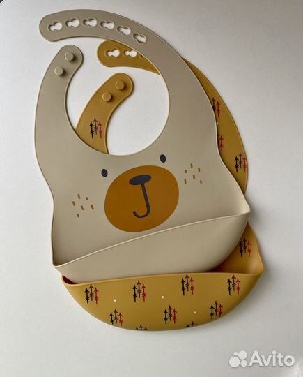 Нагрудник силиконовый / непромокаемый новый