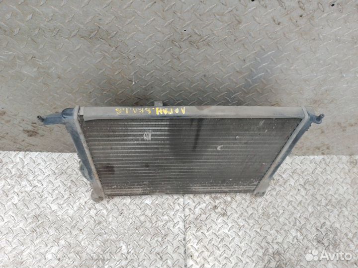 Радиатор охлаждения на Renault Logan 1, 8кл 1.6